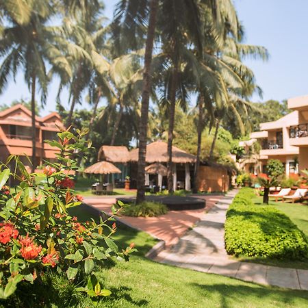 Whispering Palms Beach Resort Candolim Extérieur photo