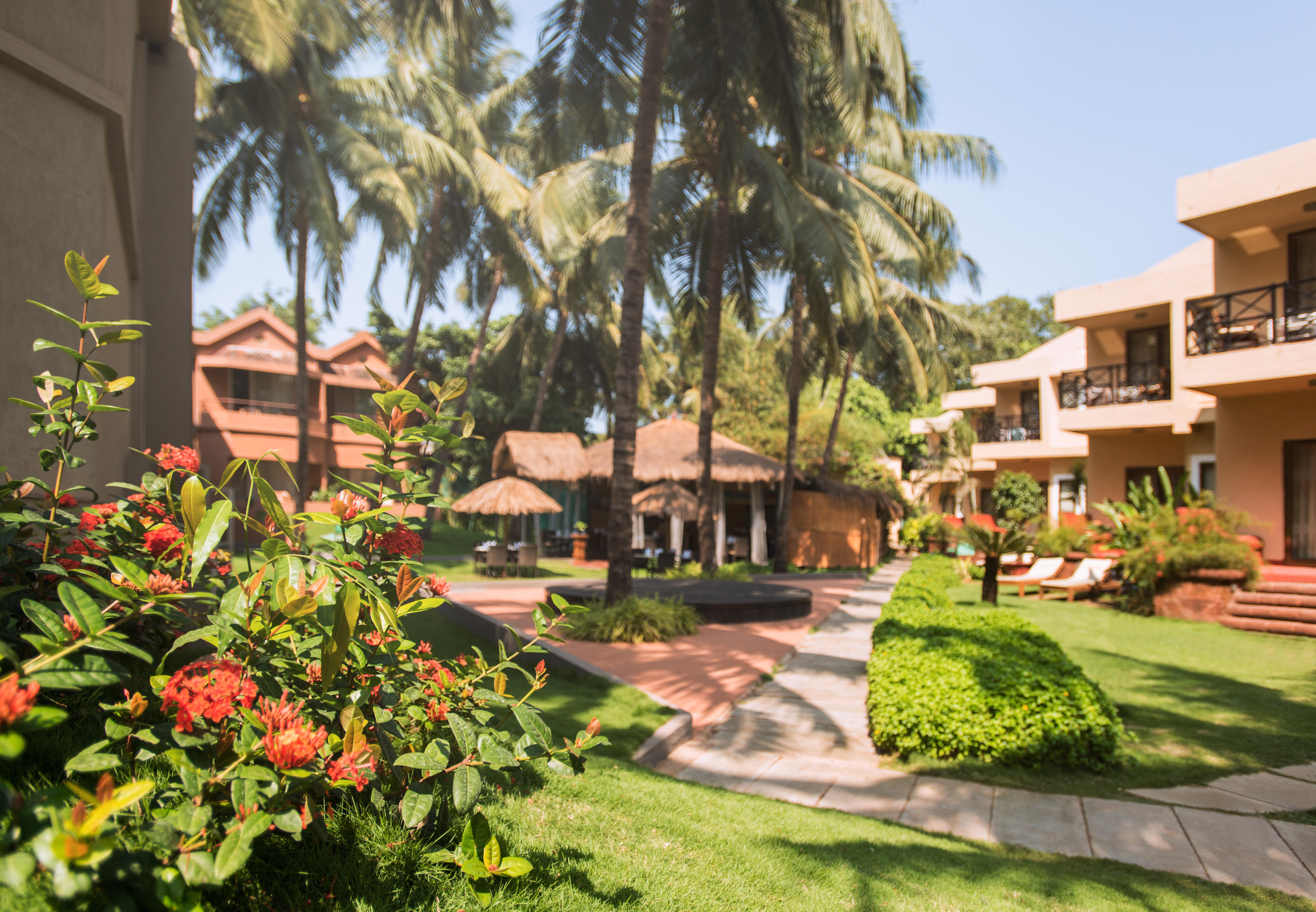 Whispering Palms Beach Resort Candolim Extérieur photo