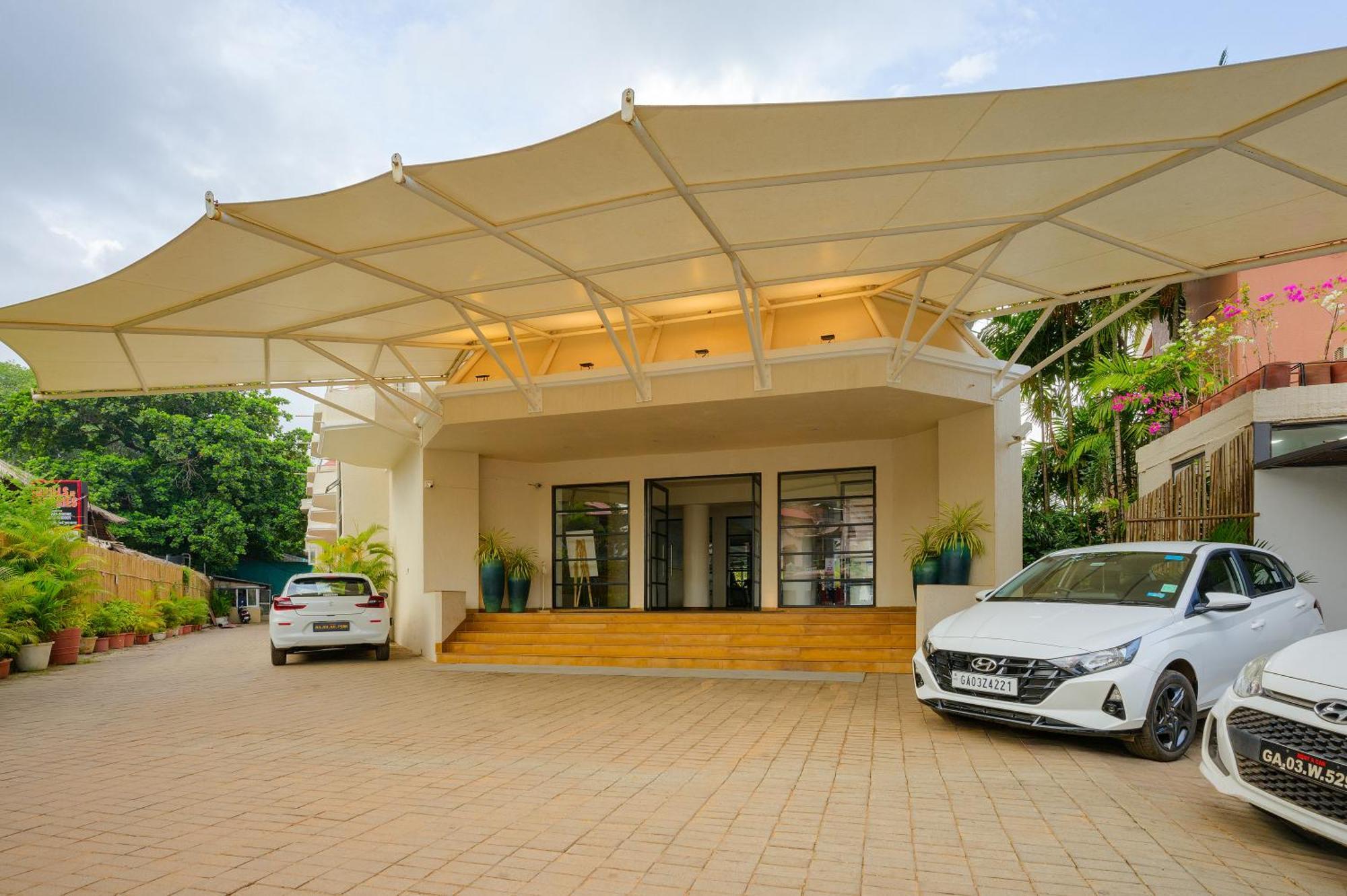 Whispering Palms Beach Resort Candolim Extérieur photo