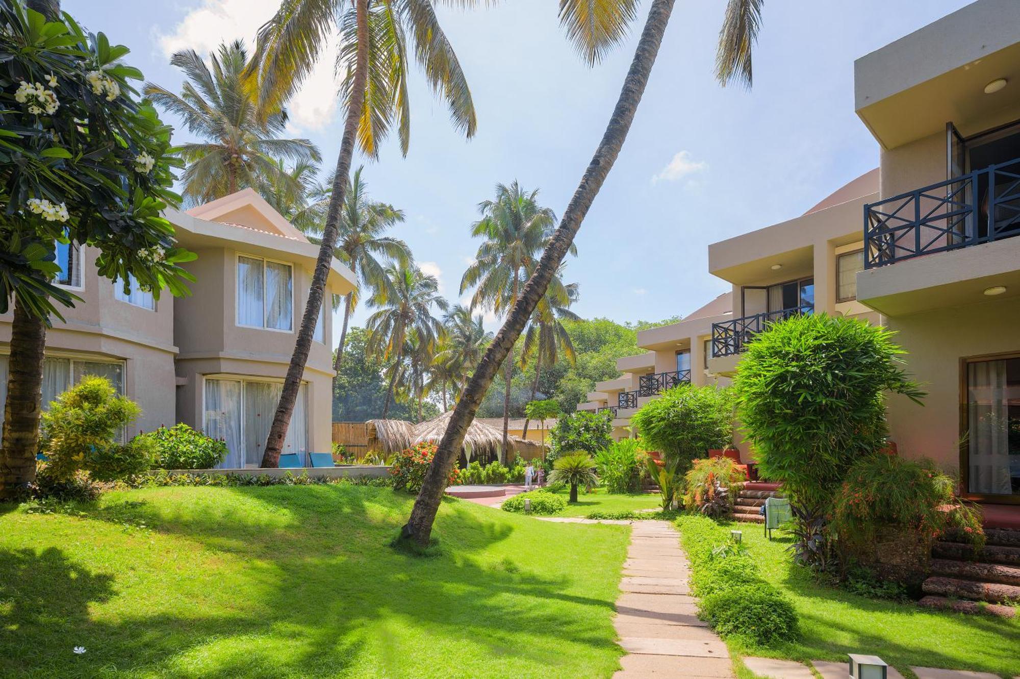 Whispering Palms Beach Resort Candolim Extérieur photo