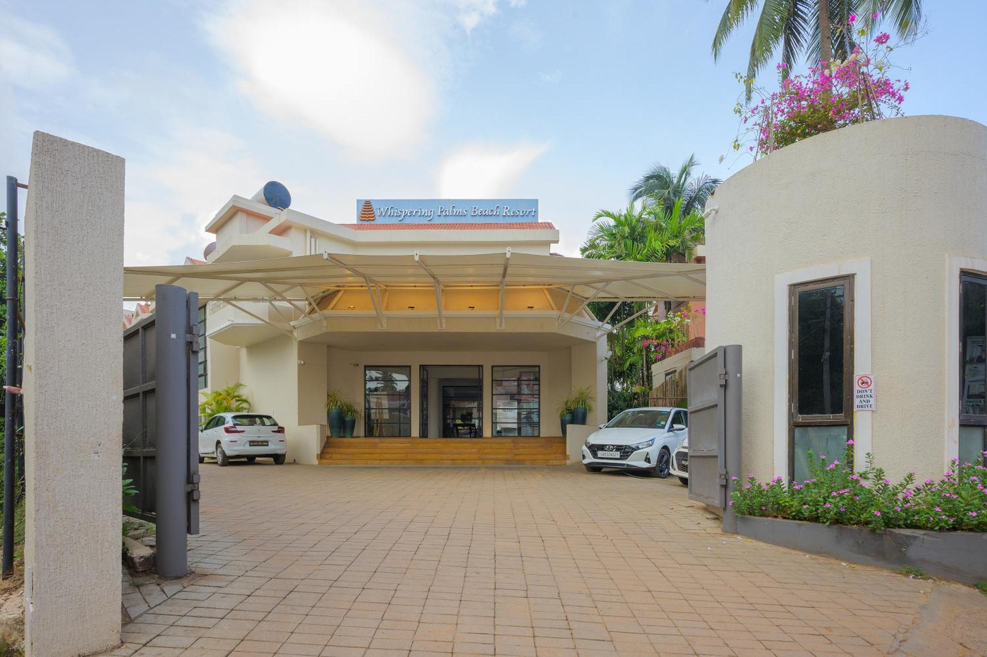Whispering Palms Beach Resort Candolim Extérieur photo