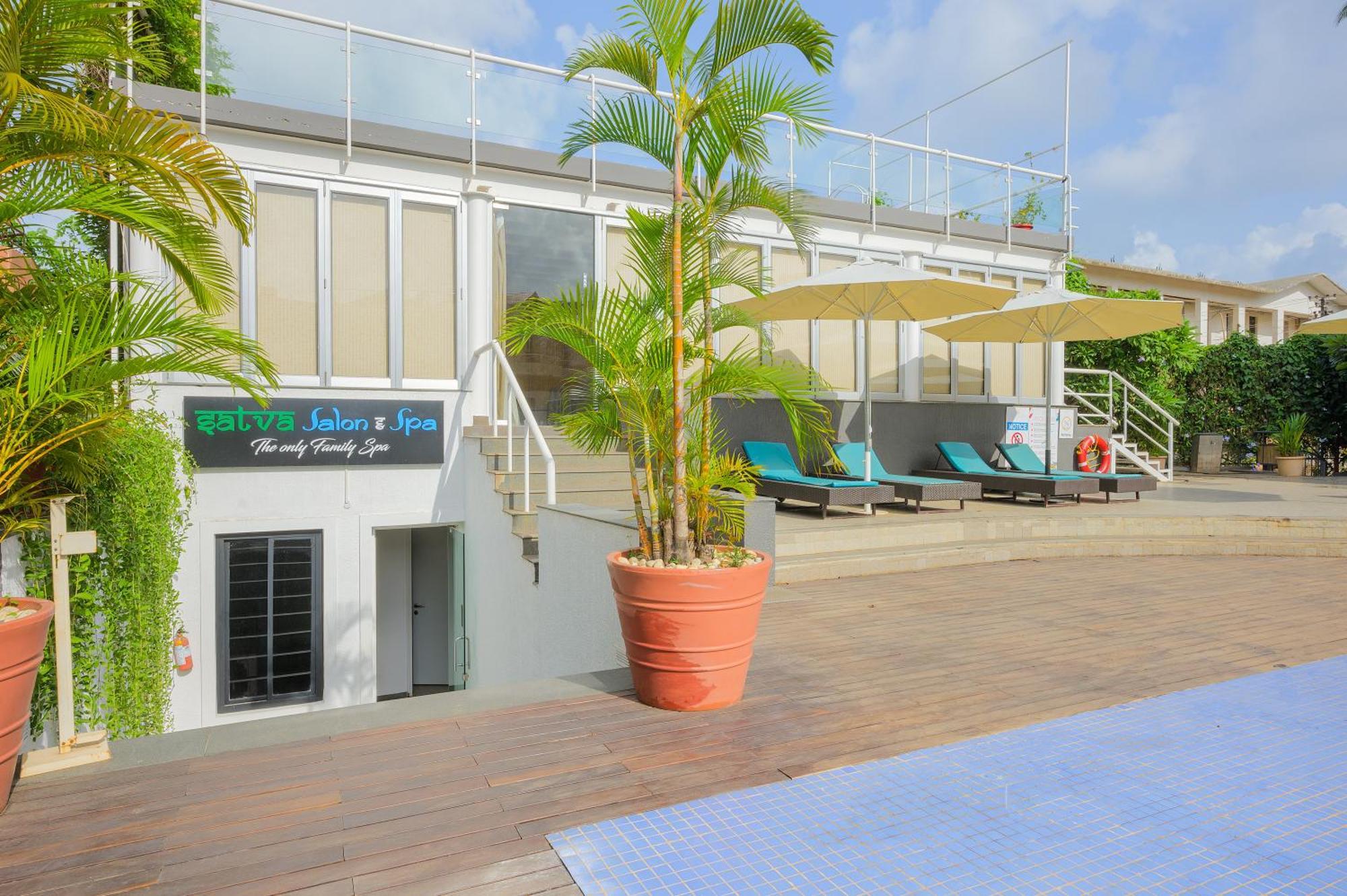 Whispering Palms Beach Resort Candolim Extérieur photo