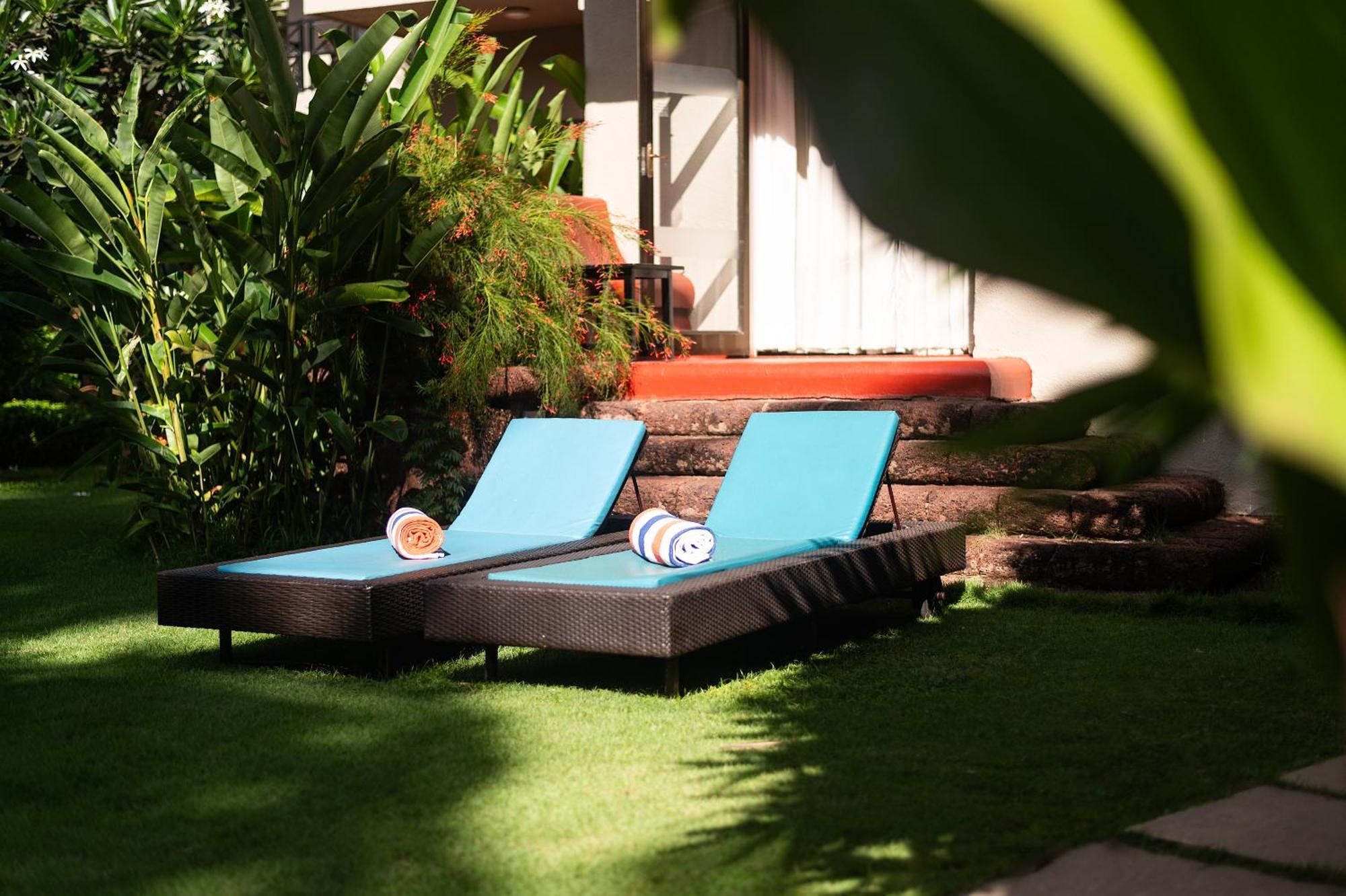 Whispering Palms Beach Resort Candolim Extérieur photo