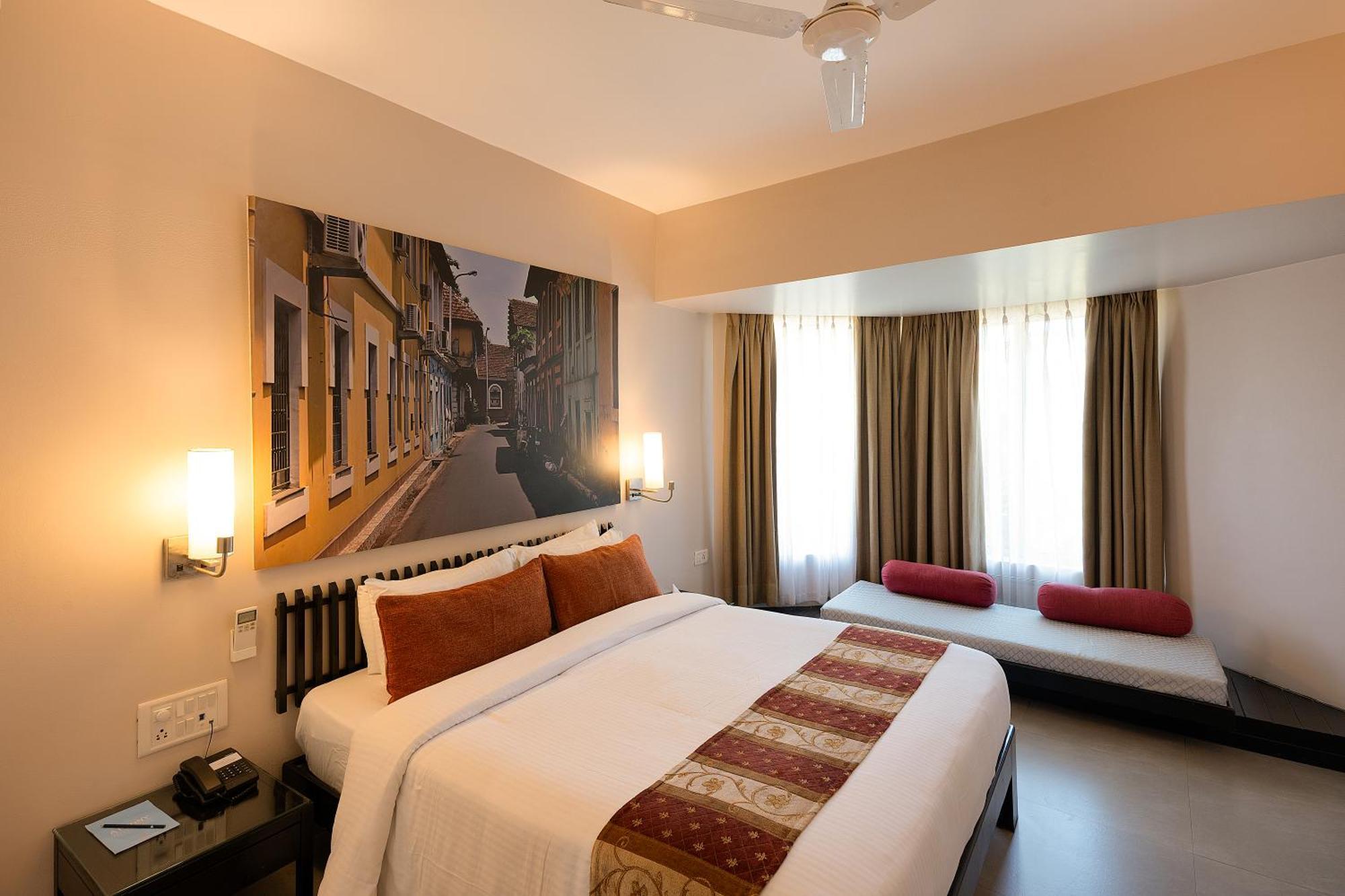 Whispering Palms Beach Resort Candolim Extérieur photo