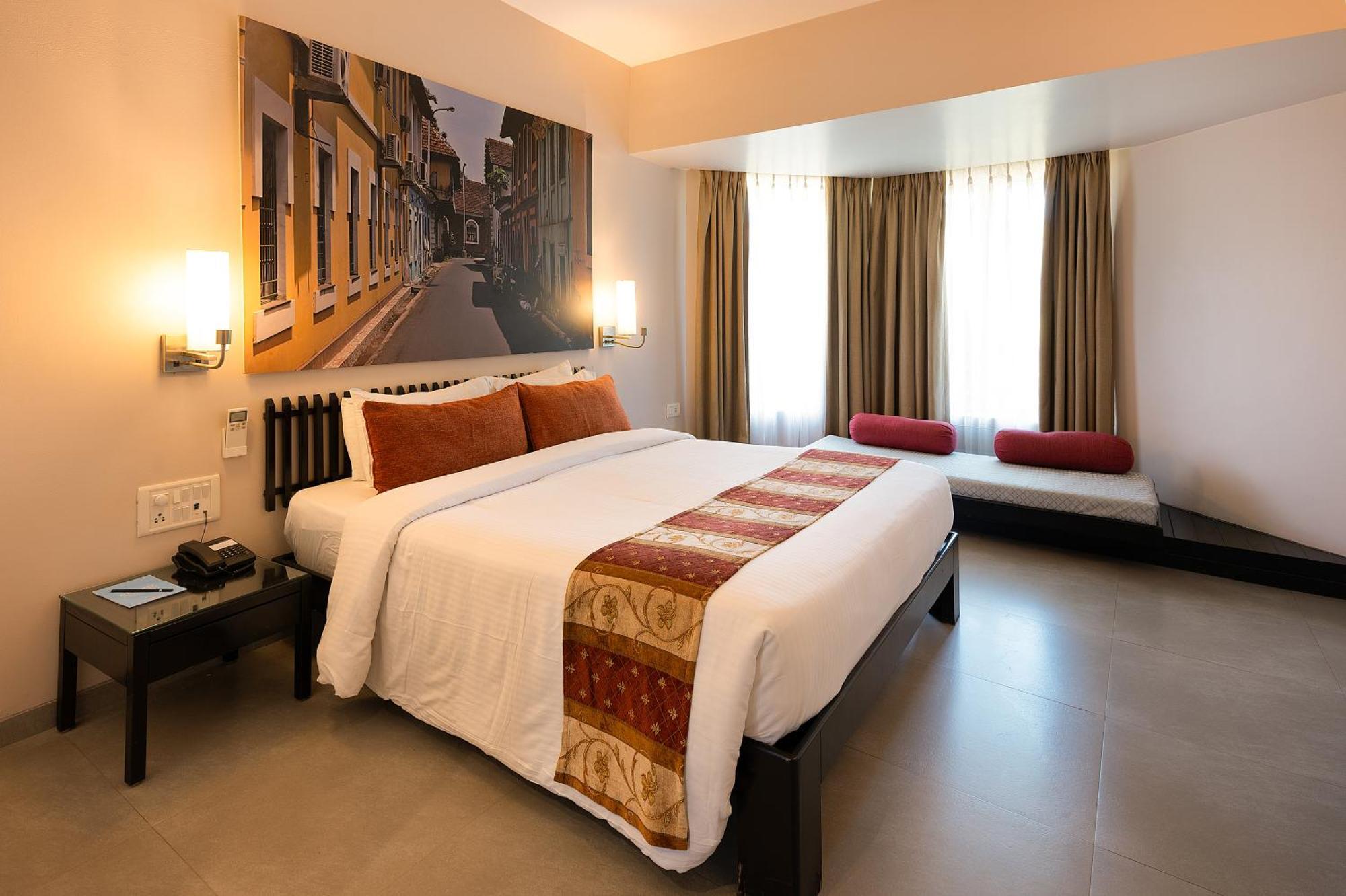 Whispering Palms Beach Resort Candolim Extérieur photo