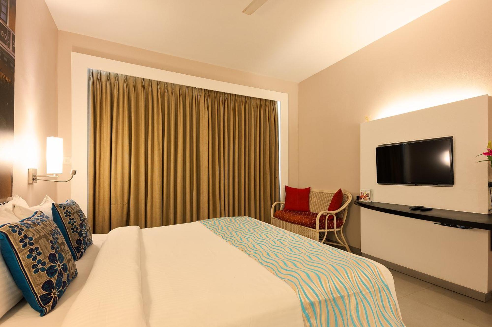 Whispering Palms Beach Resort Candolim Extérieur photo