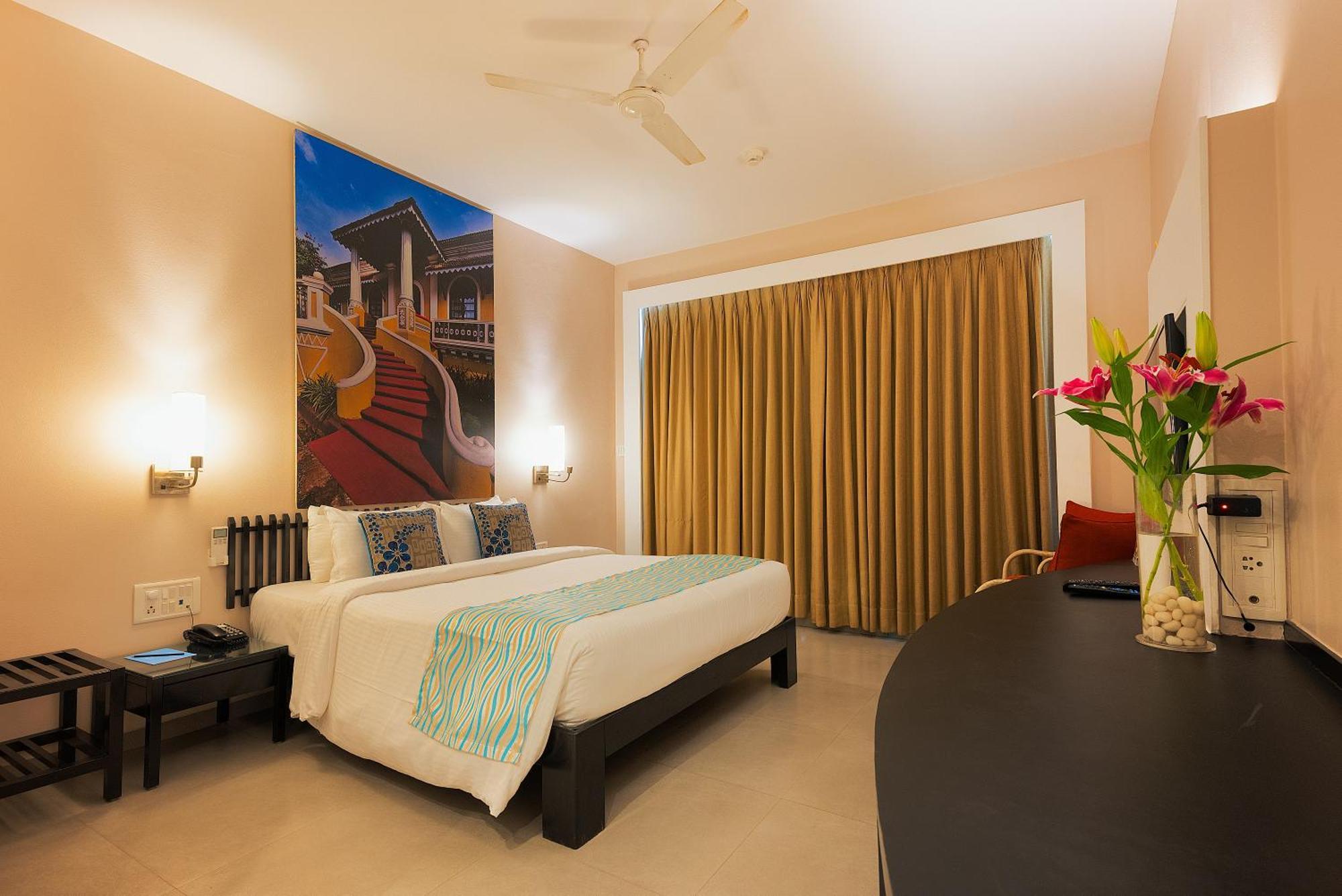 Whispering Palms Beach Resort Candolim Extérieur photo