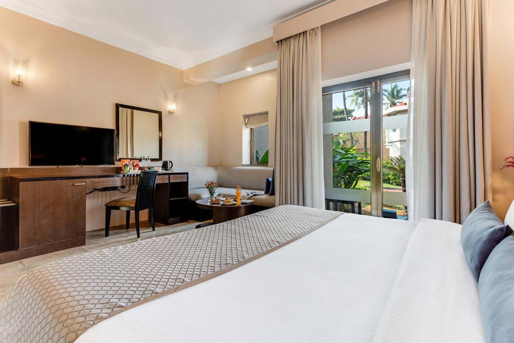 Whispering Palms Beach Resort Candolim Extérieur photo
