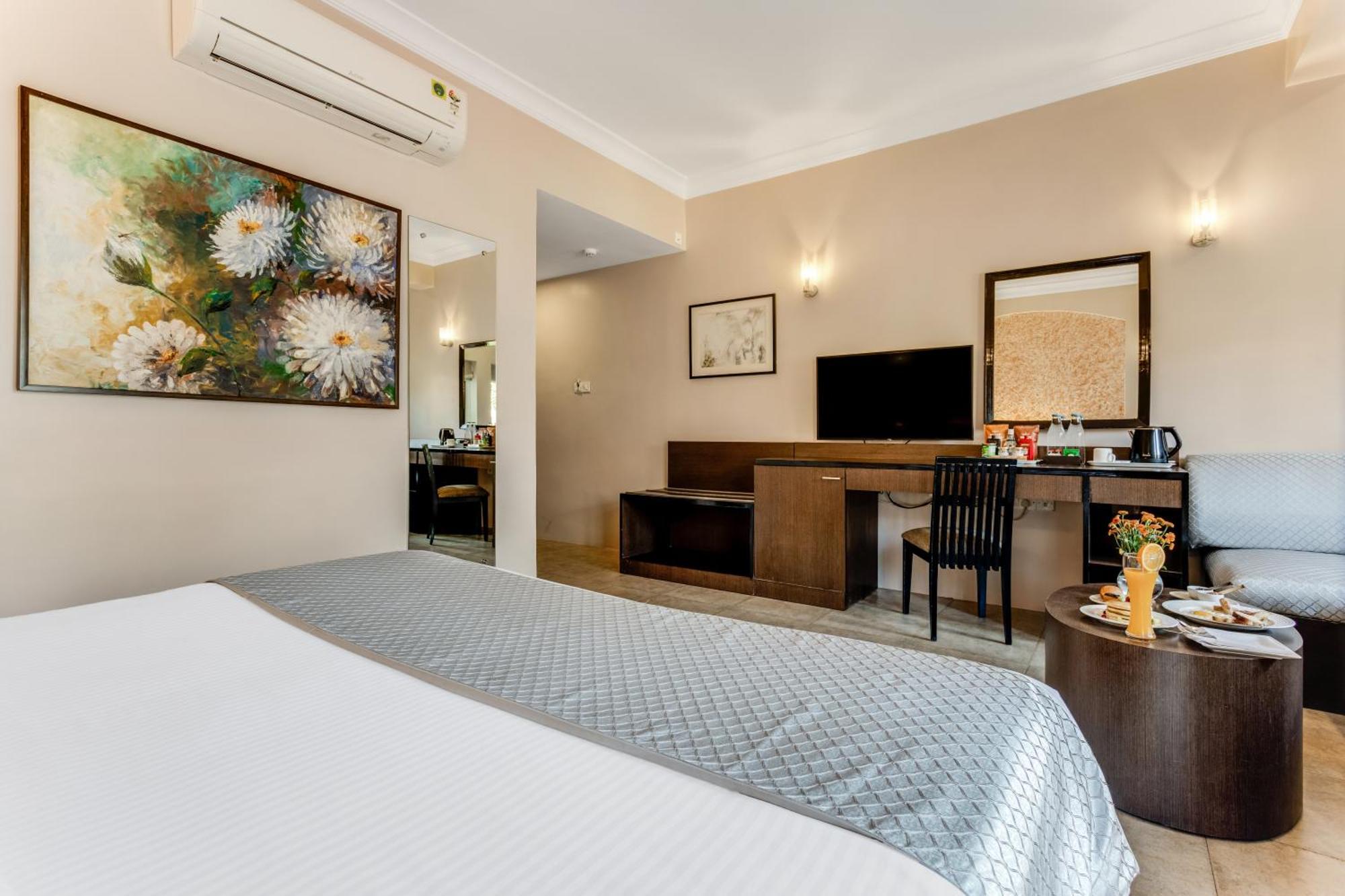 Whispering Palms Beach Resort Candolim Extérieur photo