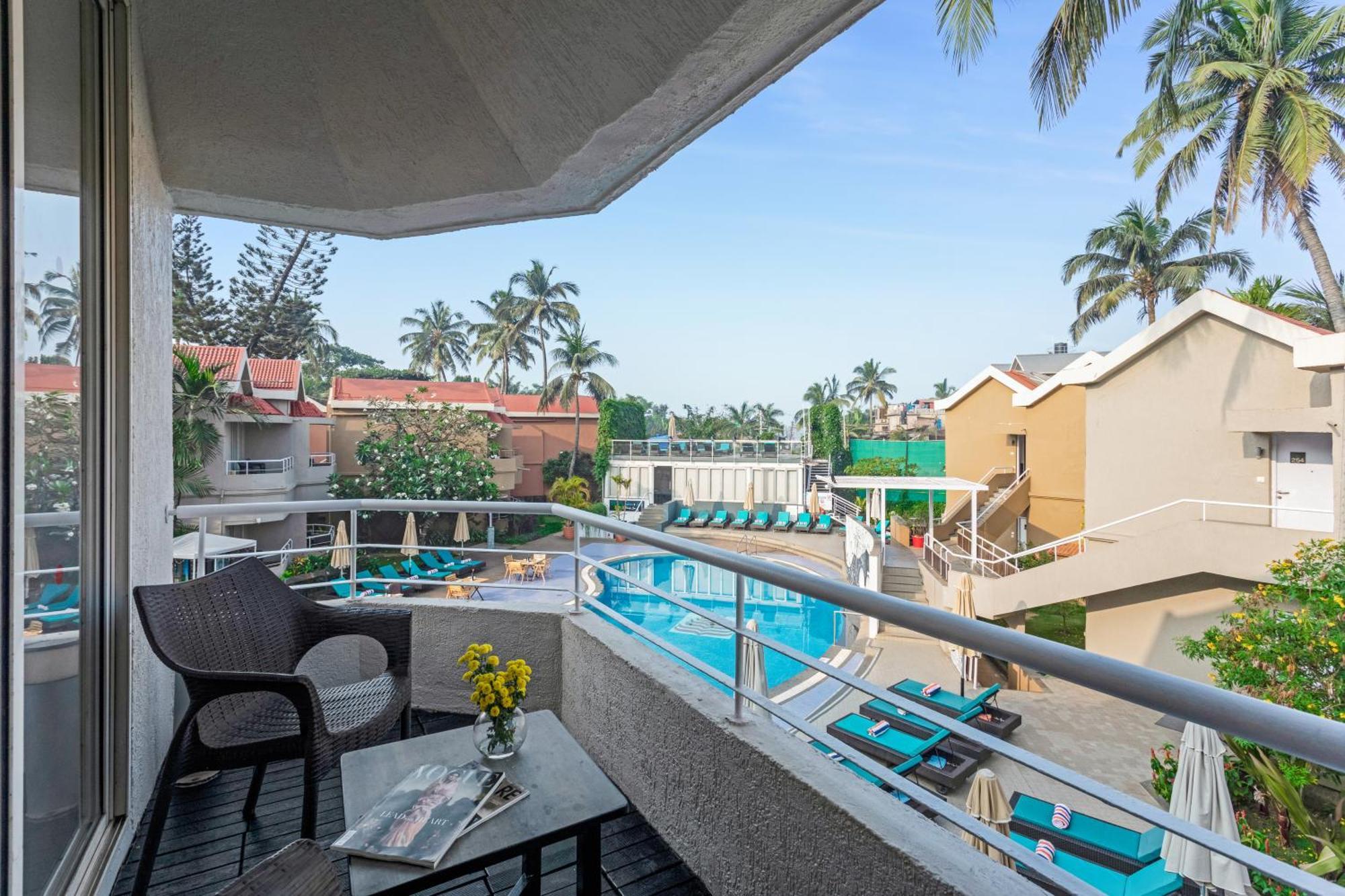 Whispering Palms Beach Resort Candolim Extérieur photo