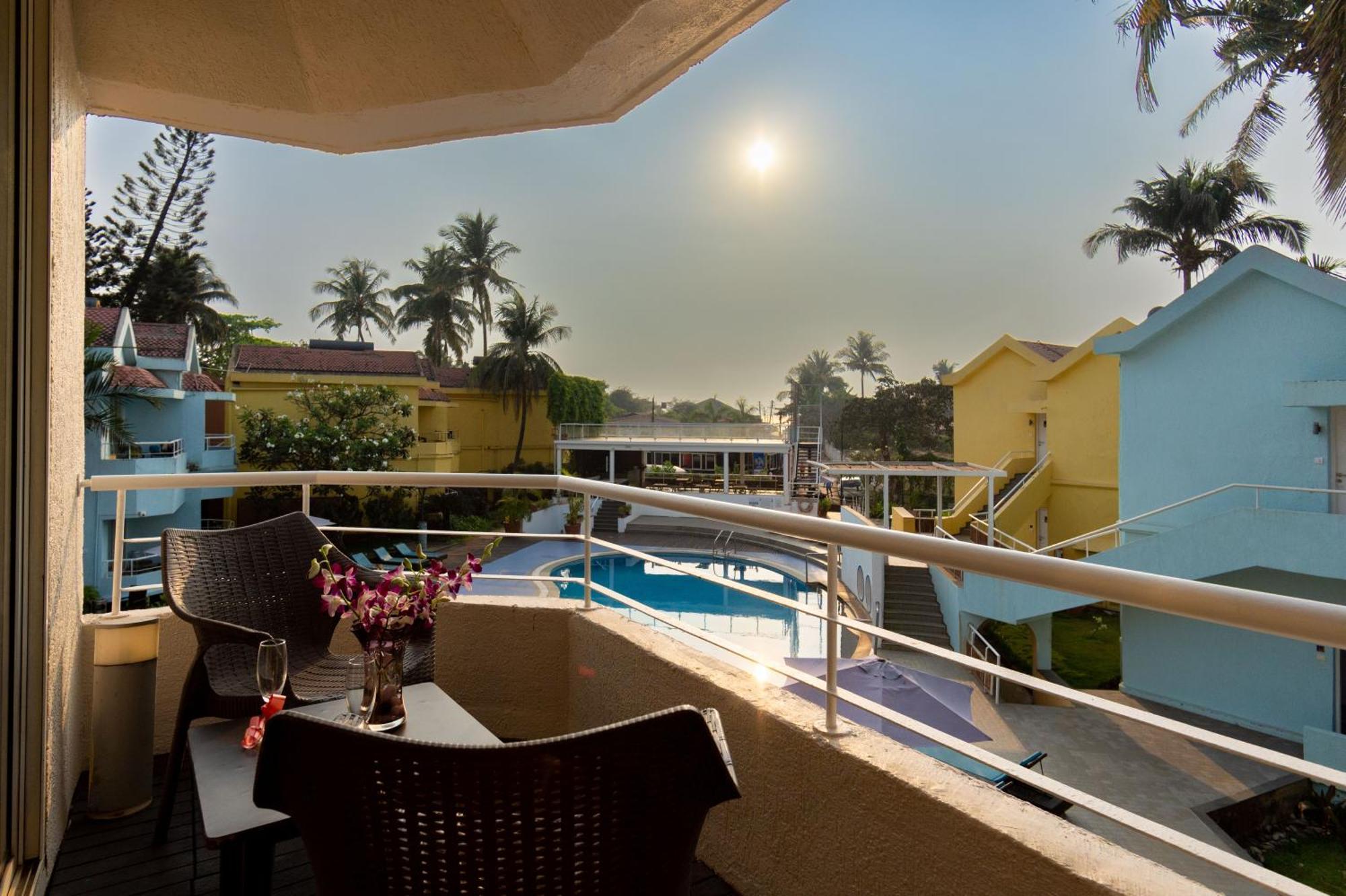 Whispering Palms Beach Resort Candolim Extérieur photo