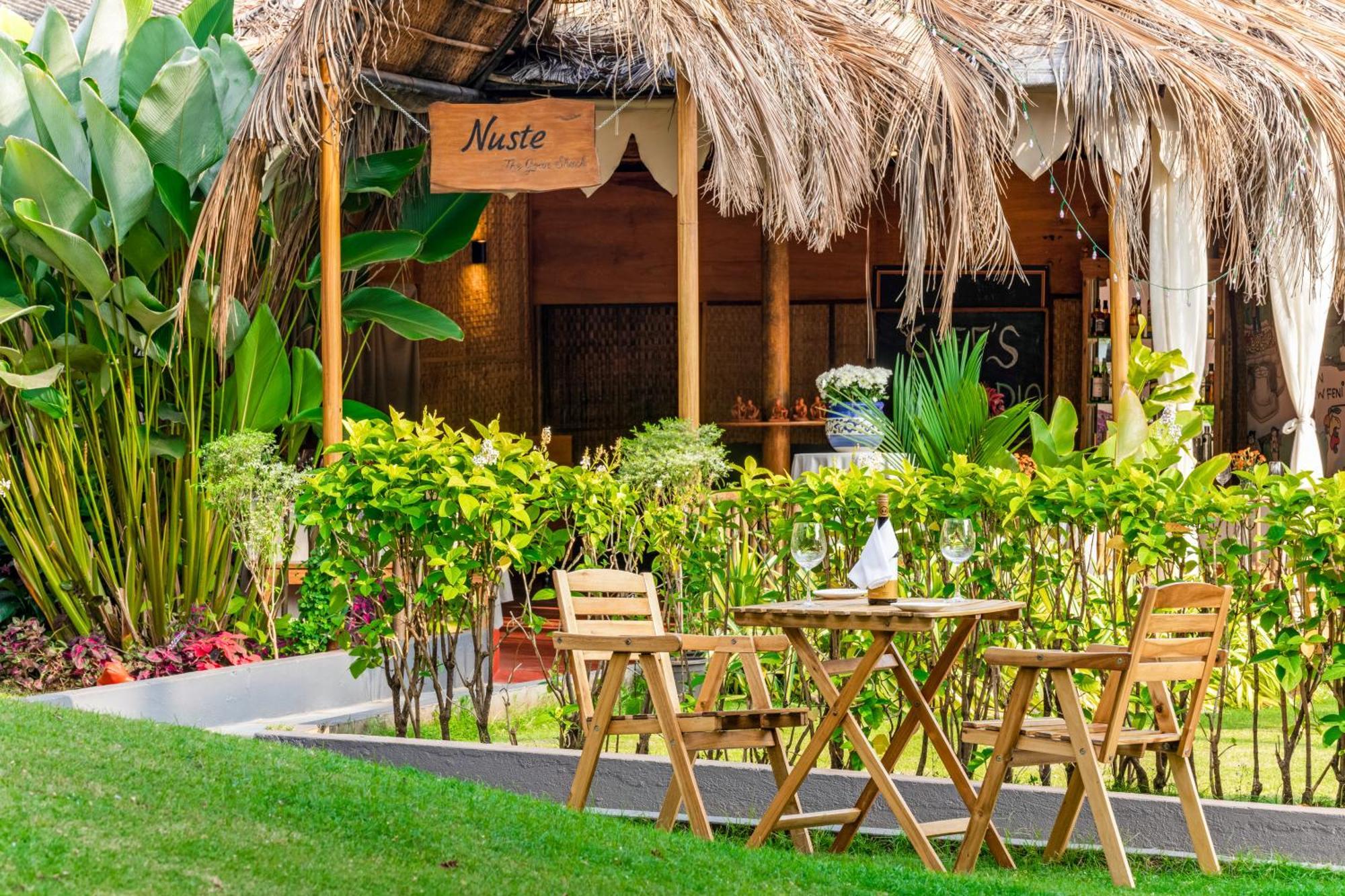 Whispering Palms Beach Resort Candolim Extérieur photo