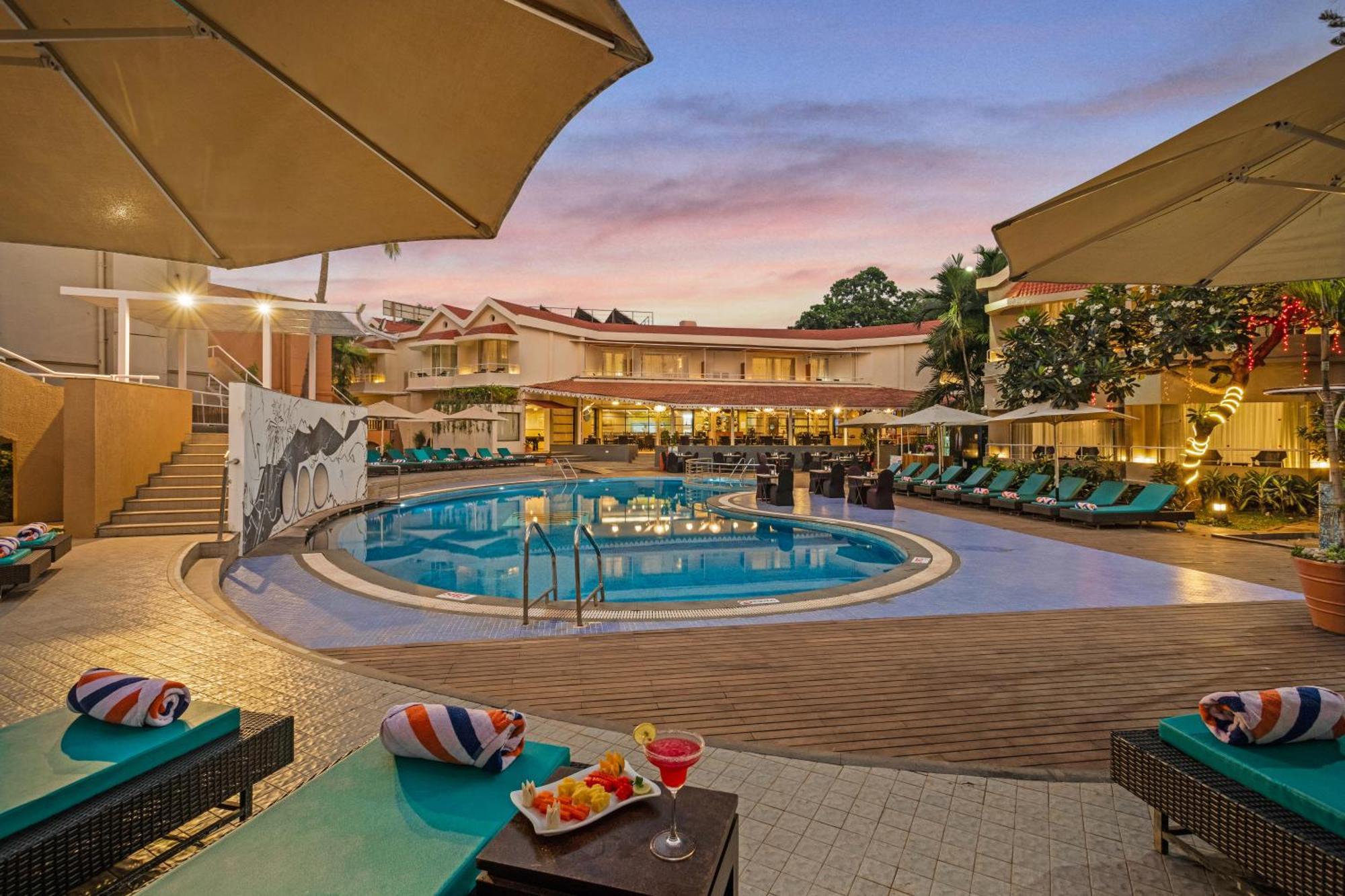 Whispering Palms Beach Resort Candolim Extérieur photo