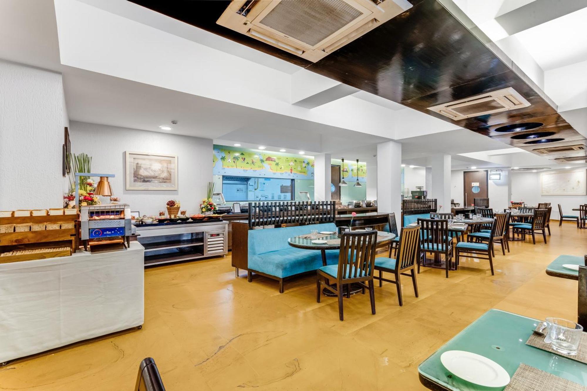 Whispering Palms Beach Resort Candolim Extérieur photo