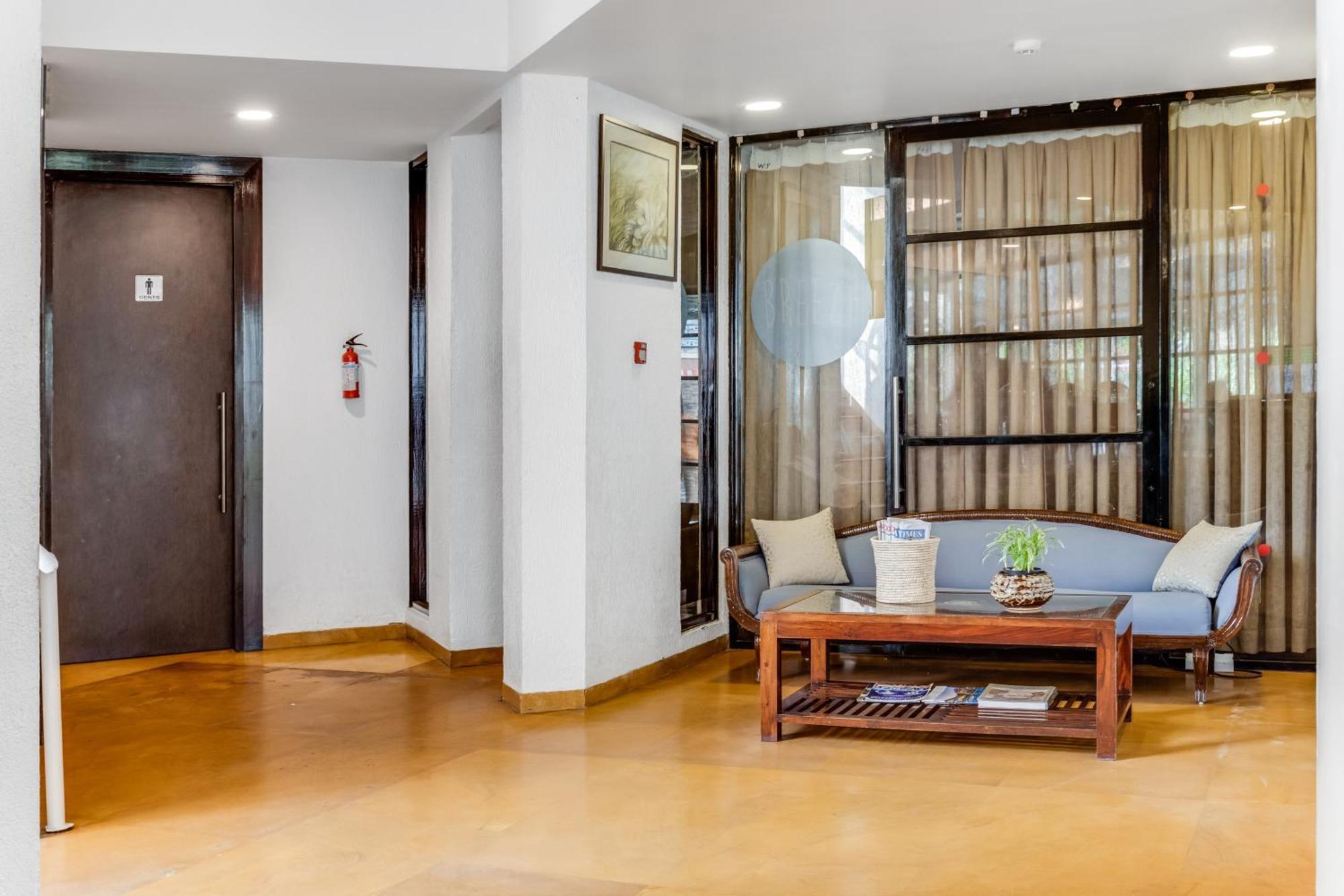 Whispering Palms Beach Resort Candolim Extérieur photo